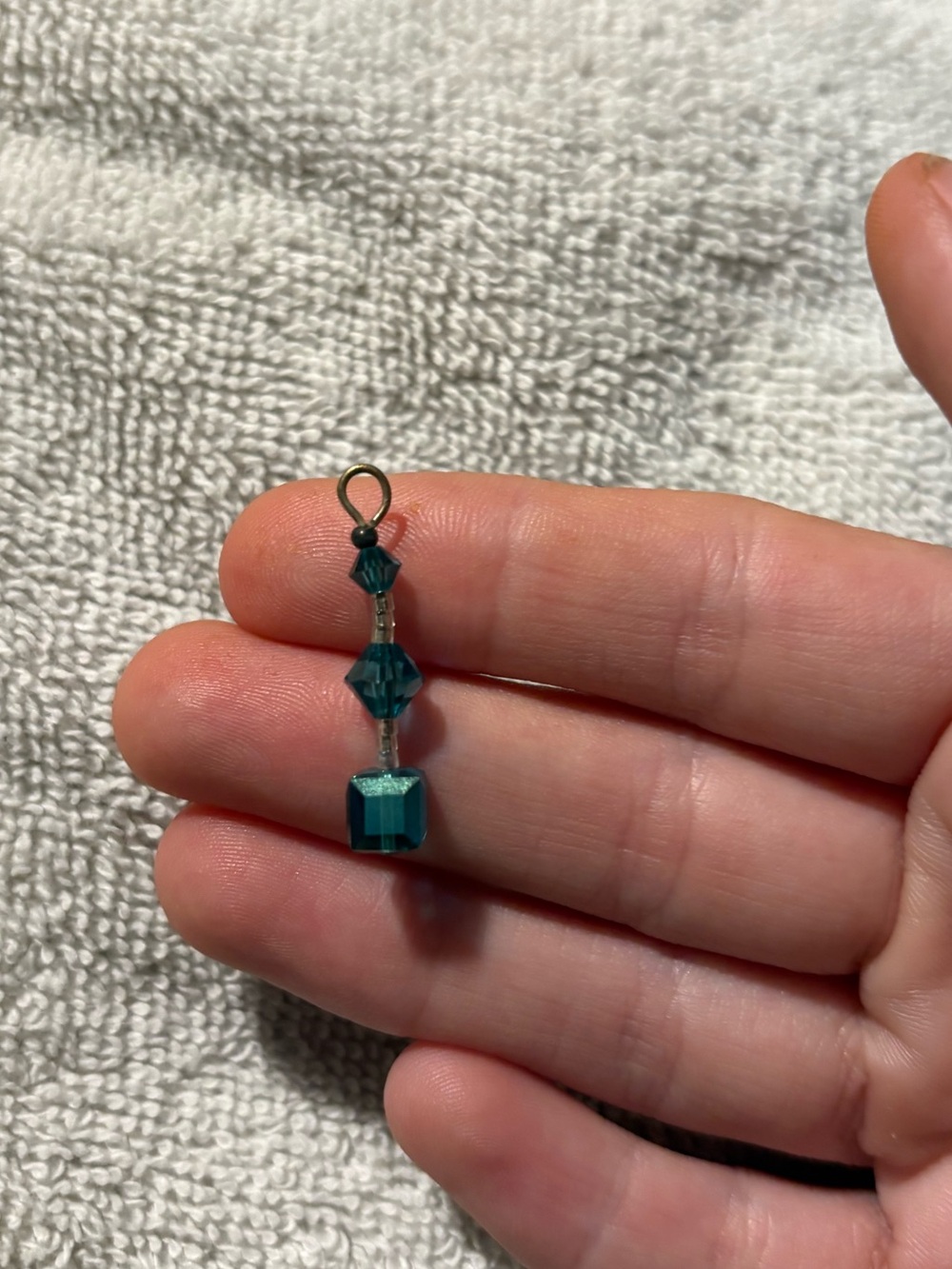 BLUE SPARKLY BEADED NECKLACE PENDANT
